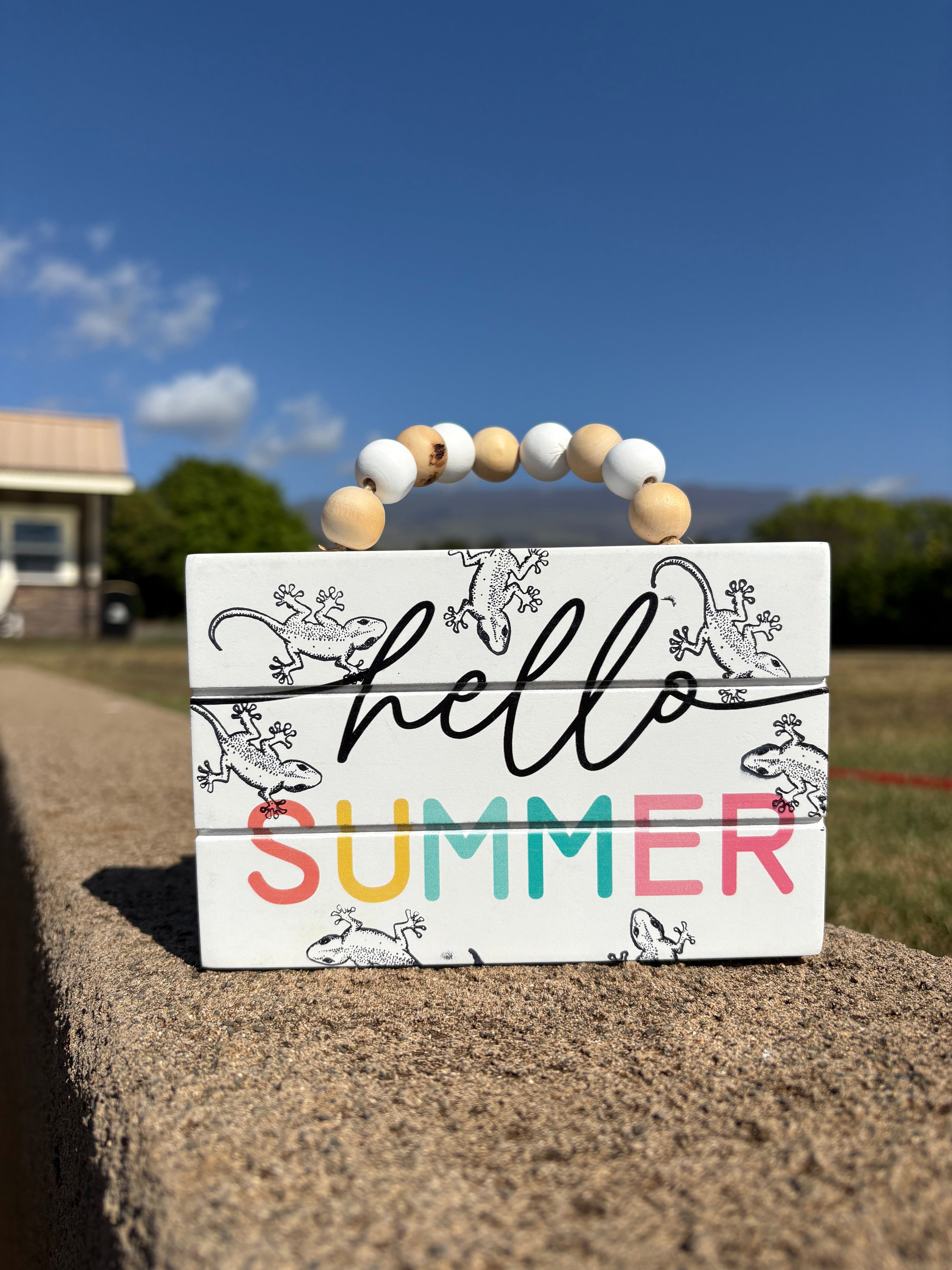 "Hello Summer" Mo'o Sign
